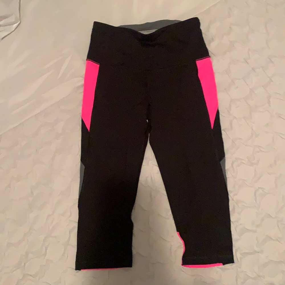 Knockout by Victoria secret crop workout pant .